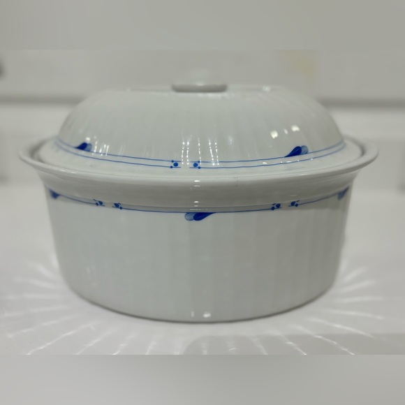 Spode  Fine Oven China  Covered  Casserole 2.5 Quart/ Oven to Table/ Oblong - Picture 5 of 10